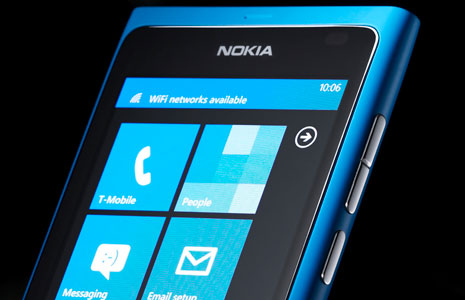 Обзор Nokia Lumia 800
