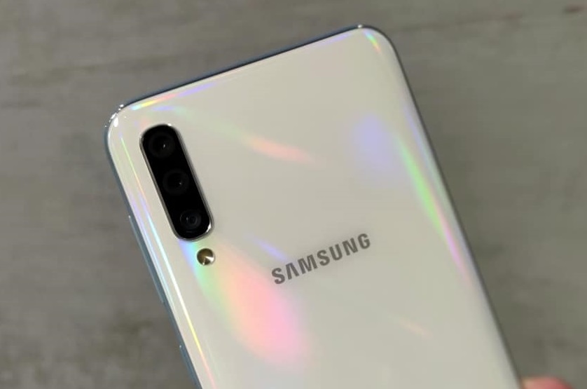 Samsung-Galaxy-A50-White-Back.jpg
