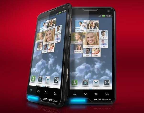 Стартуют европейские продажи смартфона Motorola Motoluxe 