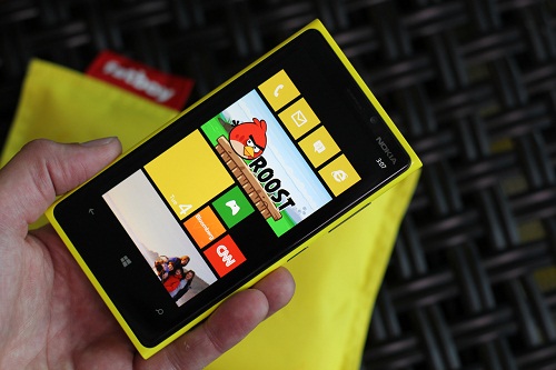 Nokia начинает продажи смартфона Lumia 920 в России