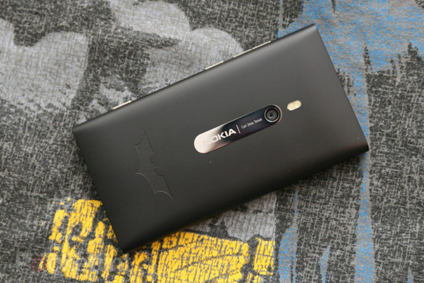 Nokia_Lumia_900_Batman_Edition
