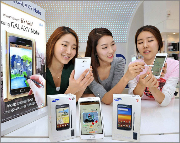 Samsung Galaxy Note представлен в белом цвете
