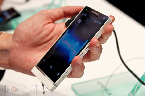 sony-xperia-s-hands-on-13jpg