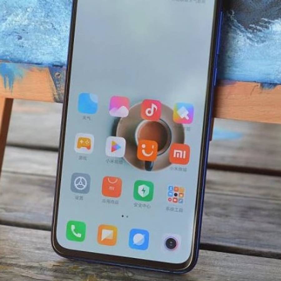 В Xiaomi работают над смартфоном с оригинальным дизайном верхней части дисплея